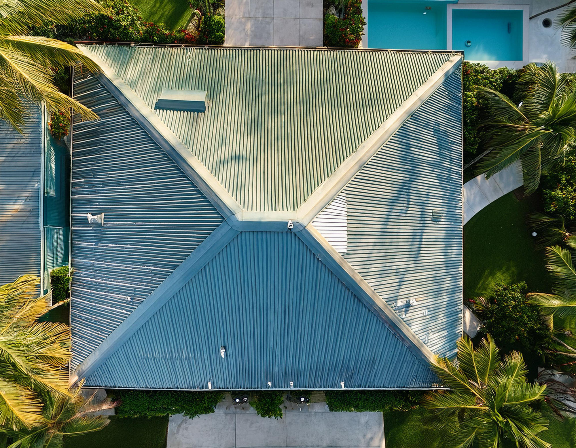 Ventanas de impacto instaladas por Art’s Roofing